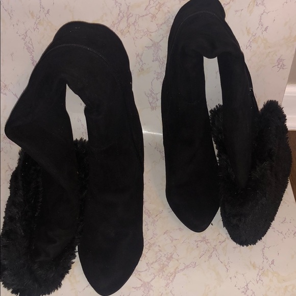 Knee high black boots - Picture 1 of 4